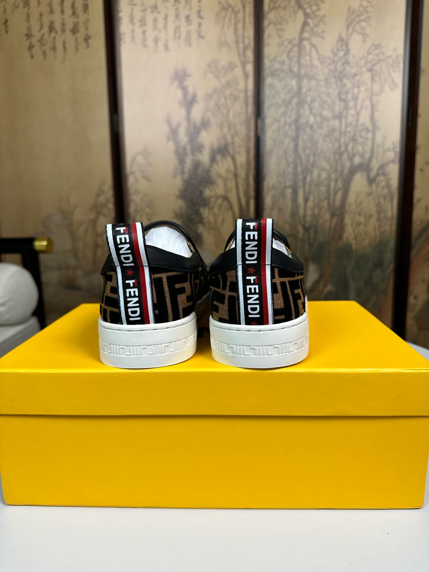 Factory price 380💰 (FENDI) New style 👊🏻 upper 🇮🇹 imported cowhide fabric 🇩🇪 imported sheepskin lining. The original outsole is molded to highlight the identity of every man, and the upper foot is stable and stable🚶🏻🚶🏻The high-end custom counters reproduce the original version📯No matter the wind or rain, the shoe last remains unchanged and can withstand the verification of time🔍️,🔵 Size: 38-44 (45 is custom-made and cannot be returned or exchanged